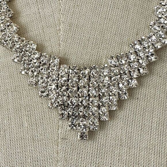 Rhinestone statement necklace - Picture 2 of 9
